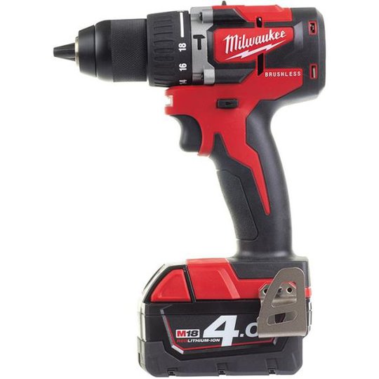 Milwaukee M18 CBLPD-402C Iskuporakone sis. 4,0 Ah:n akut ja laturin