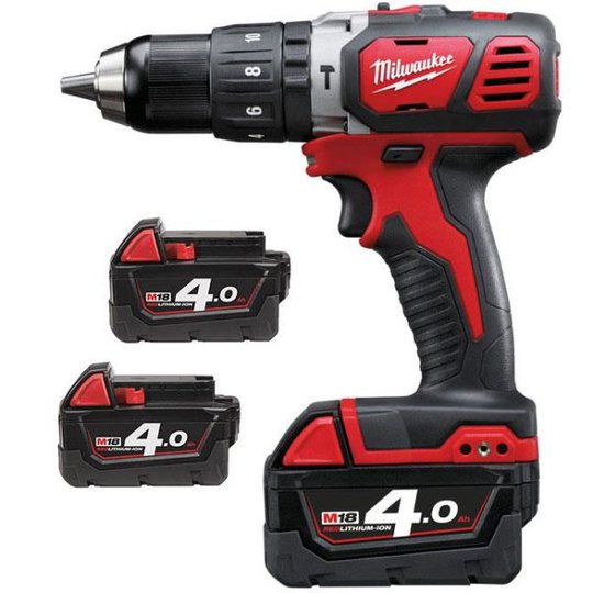 Milwaukee M18 BPD-403C Iskuporakone sis. akut ja laturin