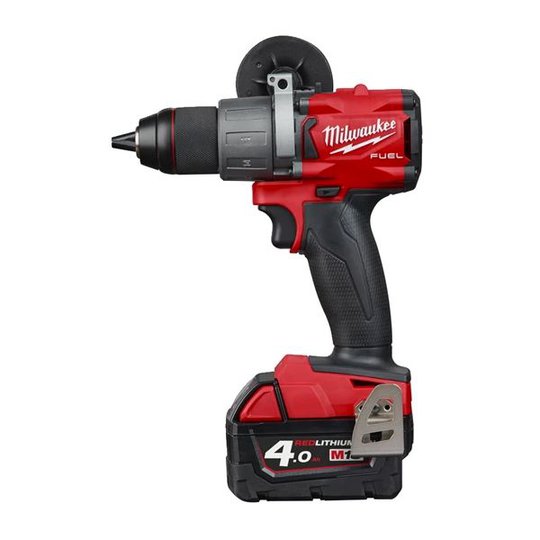 Milwaukee M18 FDD2-402C Porakone-ruuvinväännin sis. 4,0 Ah:n akut ja laturin