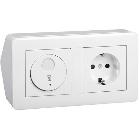 Schneider Electric Exxact WDE002465 Kulmarasia ajastimella ja pistorasialla